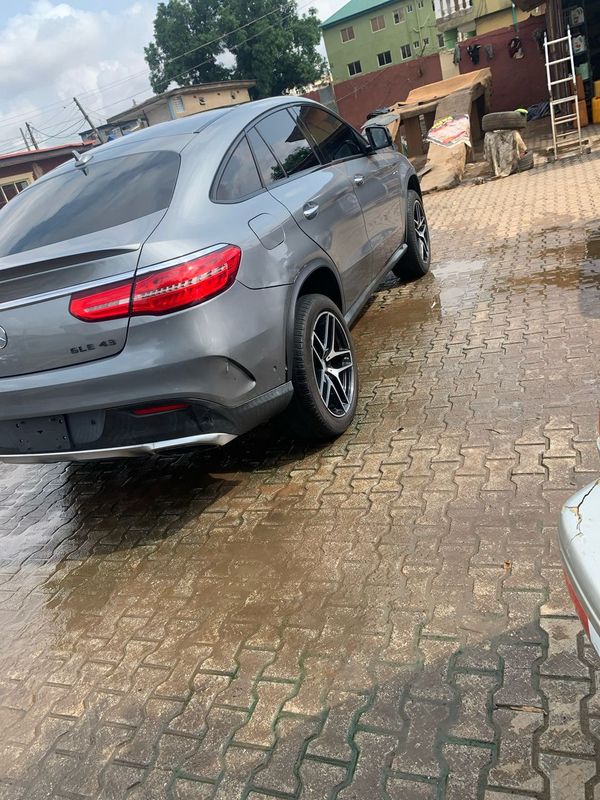 Thumbnail 2 of 2016 Mercedes-Benz GLE-Class